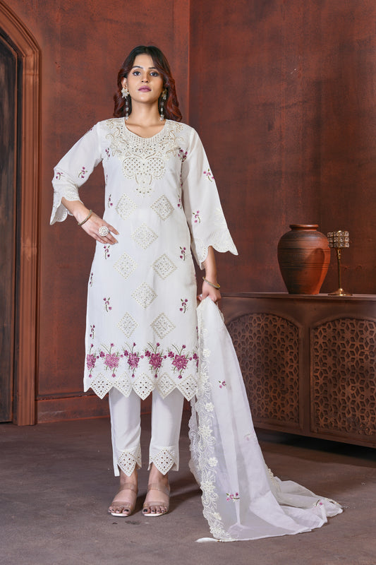 Elegant White Embroidered Kurta Set with Floral Detailing & Sheer Dupatta